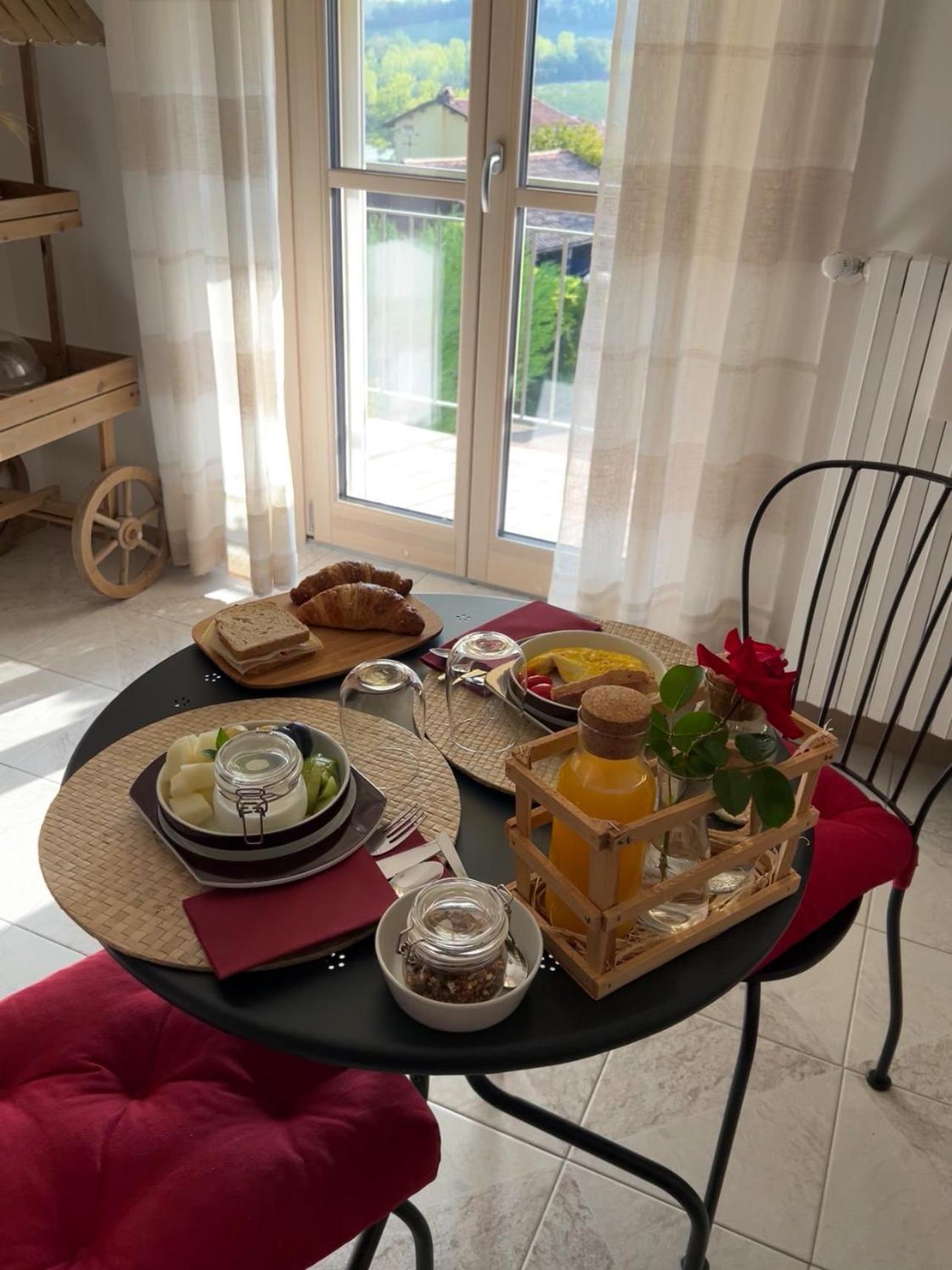 Cascina Il Volo Bed & Breakfast Moncalvo Luaran gambar